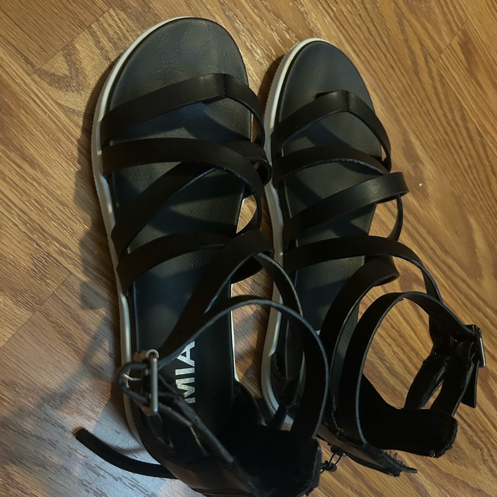 Mia gladiator sandals size 7